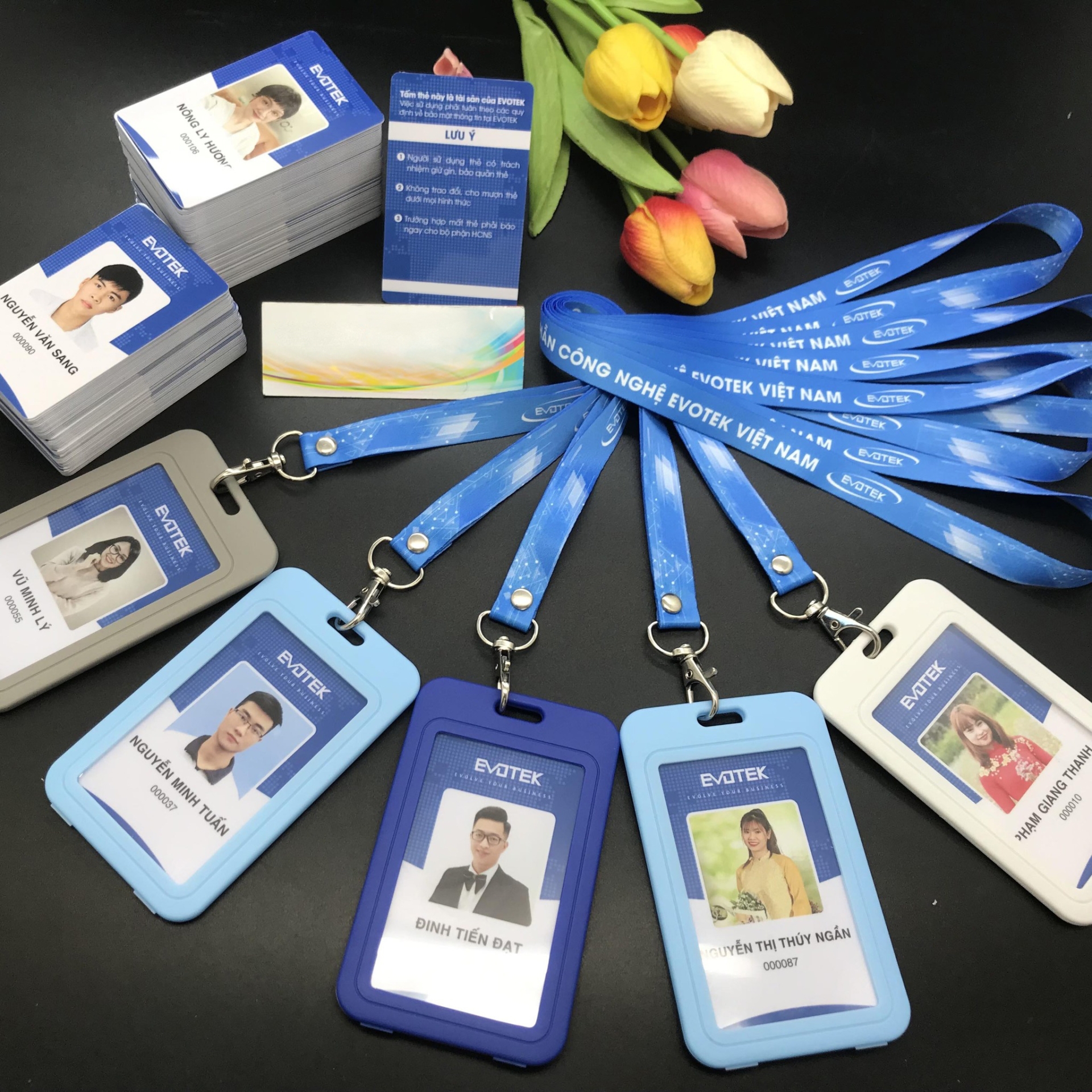 in thẻ nhân viên